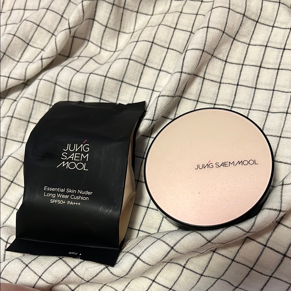 Essential Skin Nuder Long Wear Cushion - Light